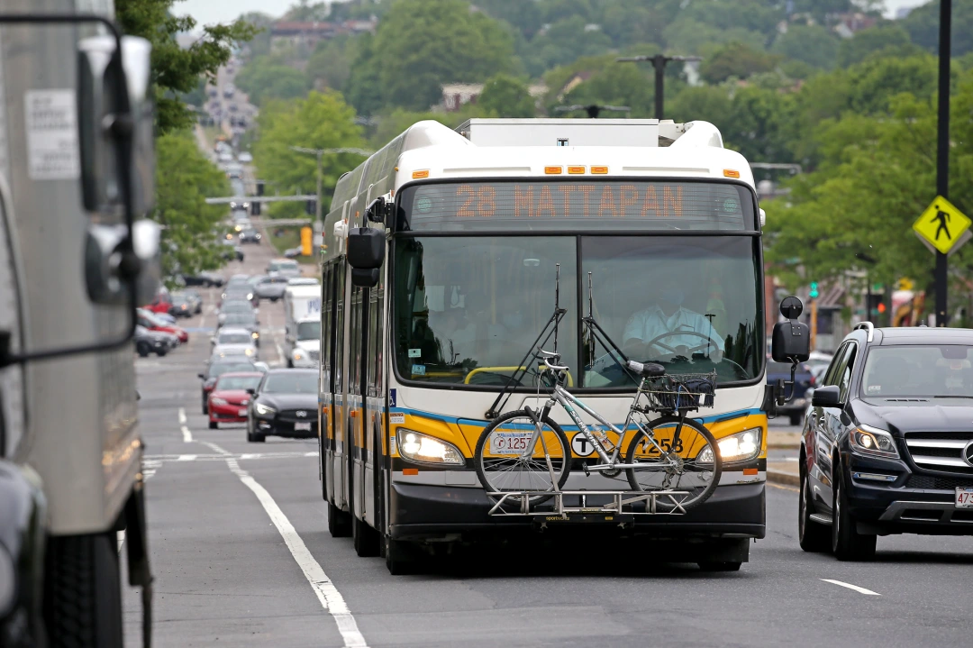 Image of MBTA bus along Route 28