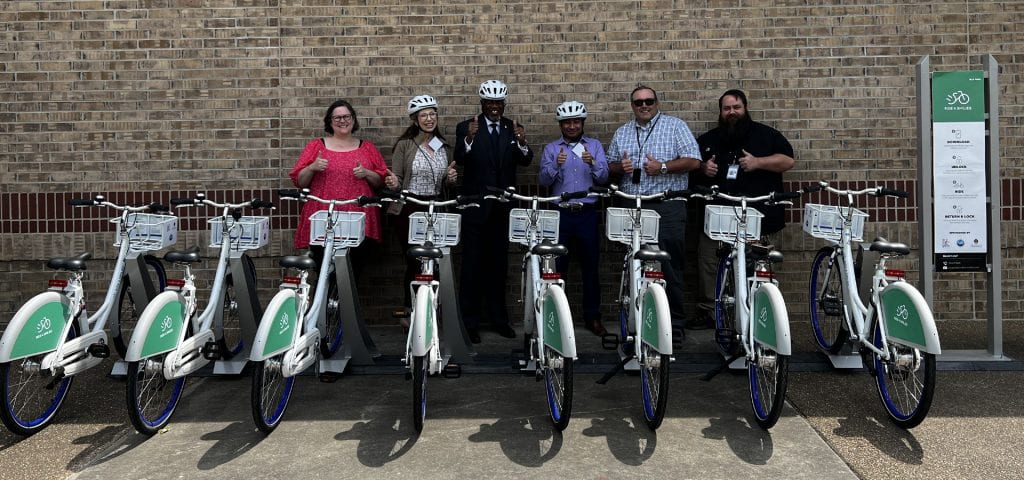 Image of people with Ride 4 SMILIES bicycles
