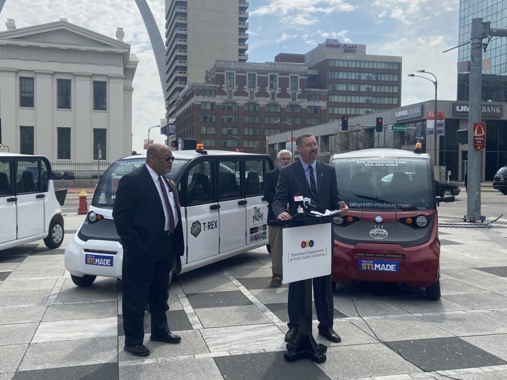 Image of officials at press conference for STL Downtown Link